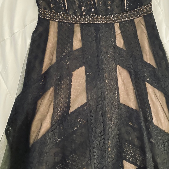 Elegant Black Lace Evening Dress - Picture 13 of 14
